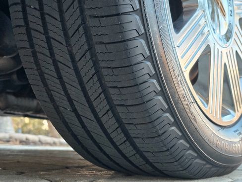 Used 2003 Lincoln Town Car Cartier image 57