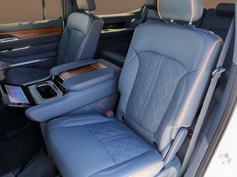 Used 2024 Jeep Grand Wagoneer Series III AWD/4WD image 26