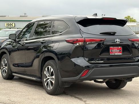 Certified 2024 Toyota Highlander XLE FWD image 9