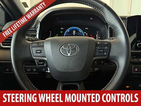 Used 2025 Toyota Camry SE FWD image 10