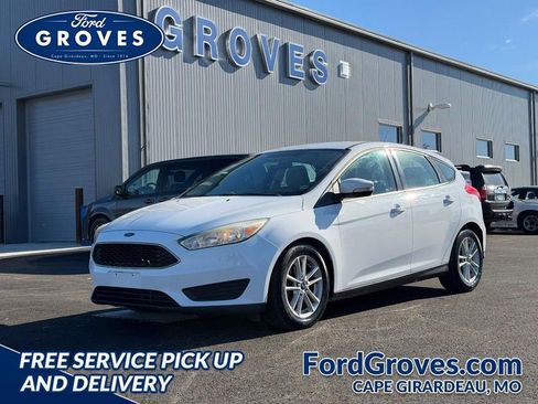 Used 2015 Ford Focus SE image 1