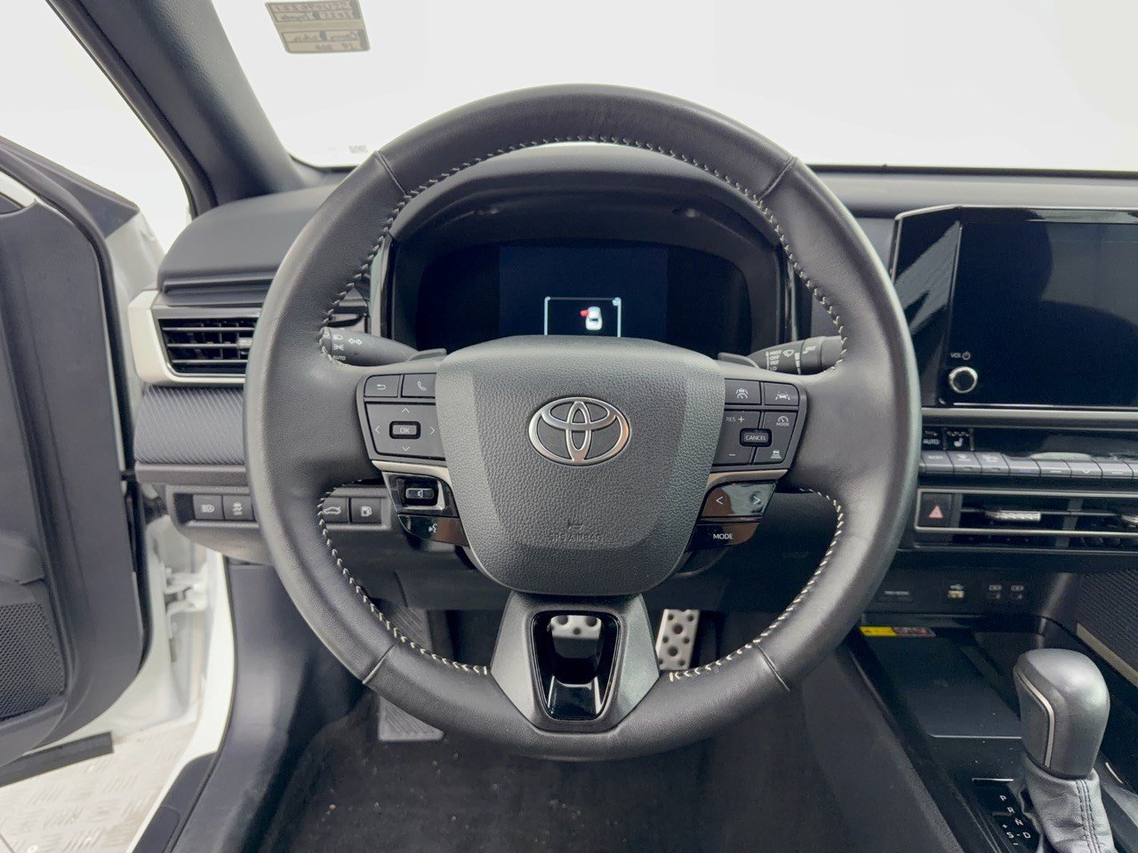 Used 2025 Toyota Camry SE w/ Convenience Package FWD image 10