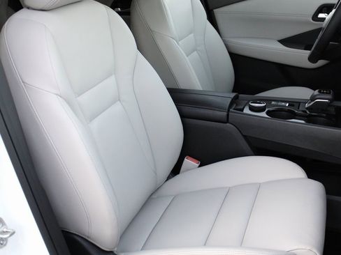 Certified 2025 Nissan Rogue SL w/ Tech Package image 24