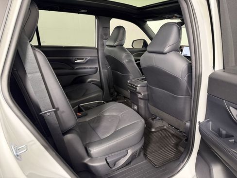 Used 2026 Toyota Grand Highlander AWD Hybrid image 17