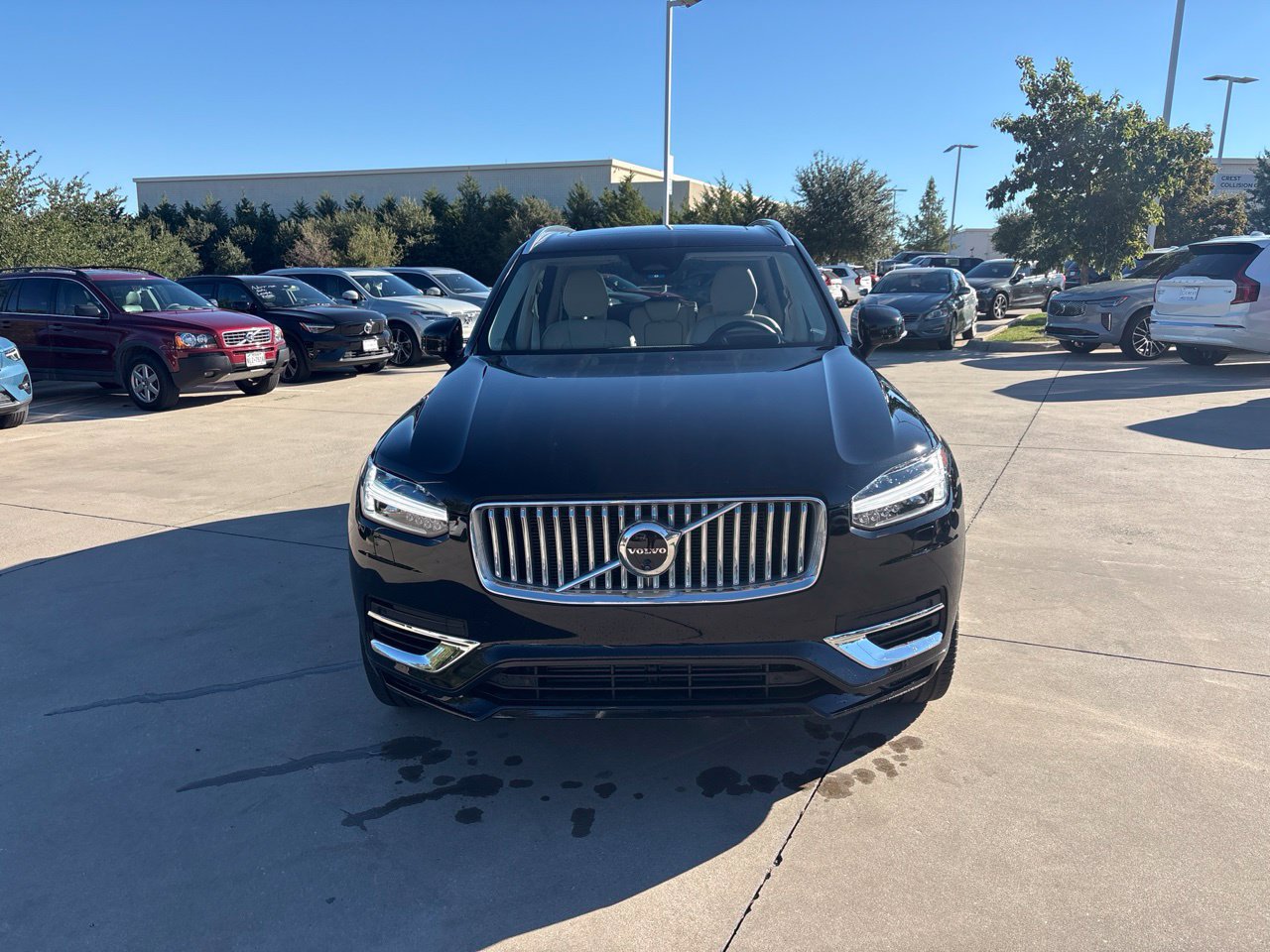 Used 2025 Volvo XC90 T8 Ultra w/ Protection Package Premier AWD/4WD image 2