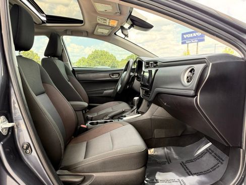 Used 2018 Toyota Corolla SE w/ SE Premium Package FWD image 21