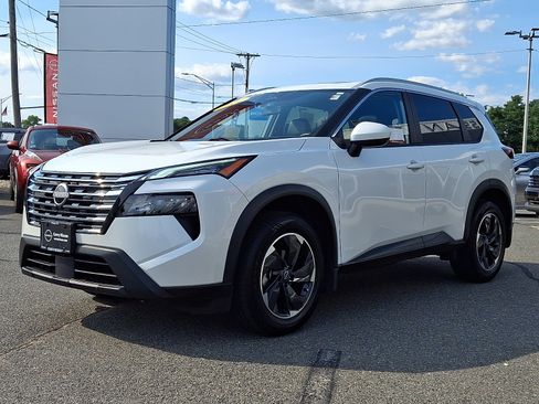 Used 2024 Nissan Rogue SV w/ SV Premium Package AWD/4WD image 3