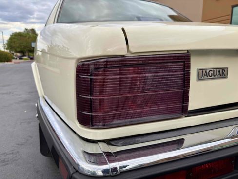 Used 1988 Jaguar XJ6 image 28