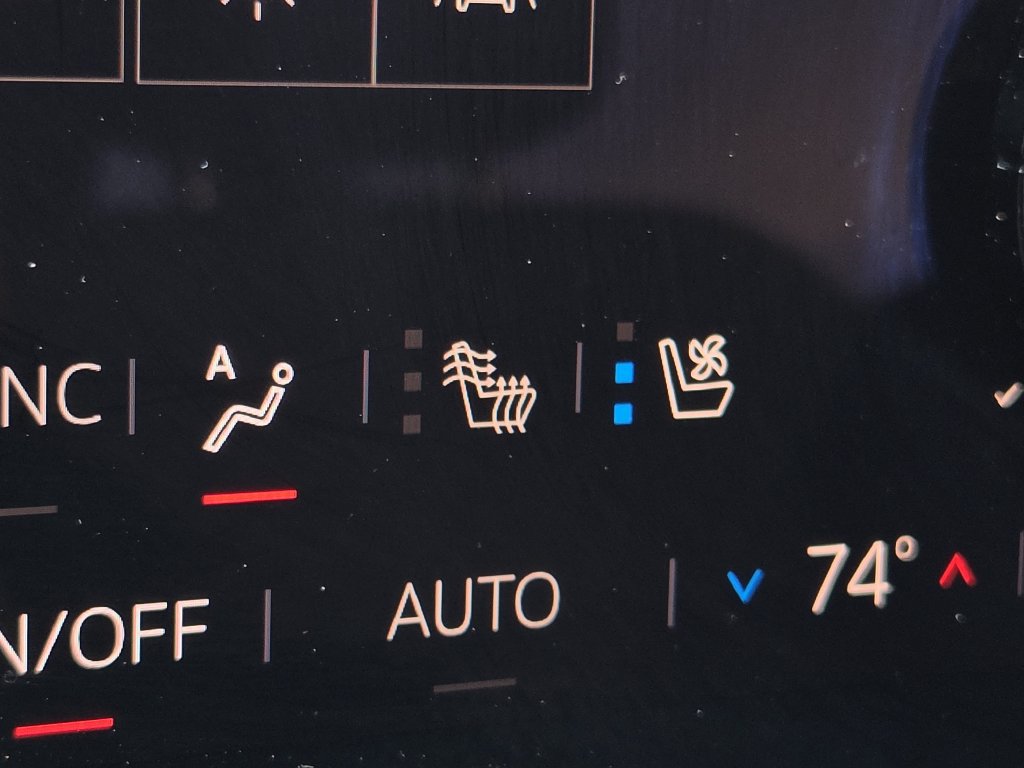 Used 2024 GMC Acadia Denali w/ Super Cruise Package FWD image 24
