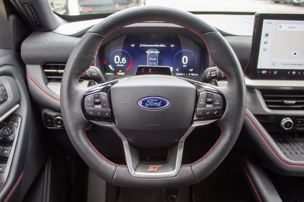 Used 2025 Ford Explorer ST AWD/4WD image 14