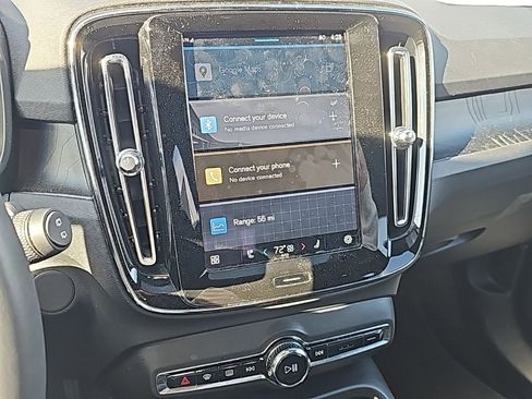 Used 2023 Volvo XC40 Recharge Plus image 5