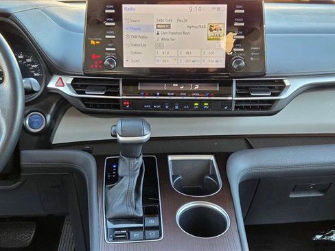 Used 2024 Toyota Sienna XLE image 16