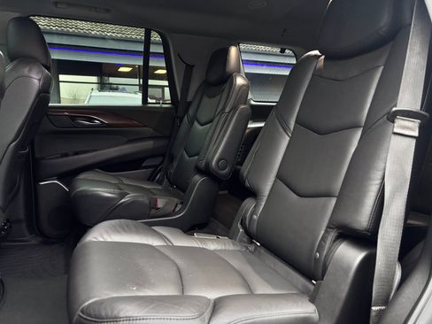 Used 2019 Cadillac Escalade Premium Luxury w/ Escalade Sport Edition image 24