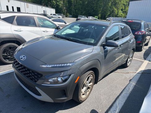 Used 2023 Hyundai Kona SEL w/ Cargo Package FWD image 2