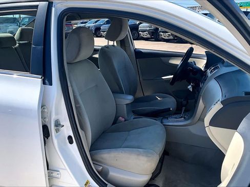 Used 2013 Toyota Corolla LE FWD image 8