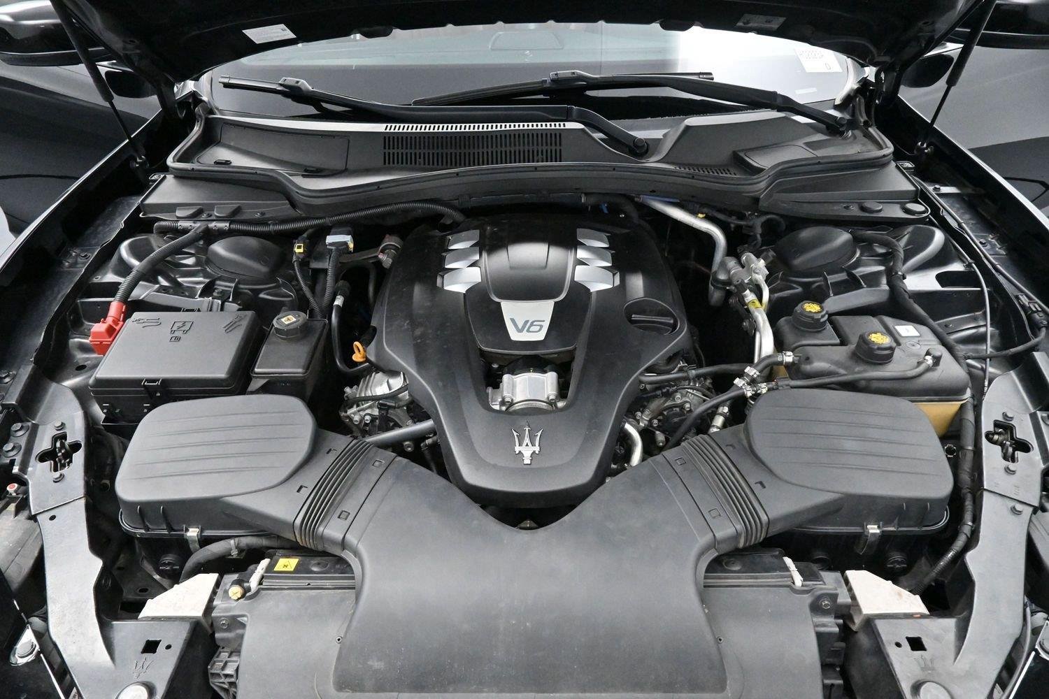 Used 2015 Maserati Ghibli RWD image 36
