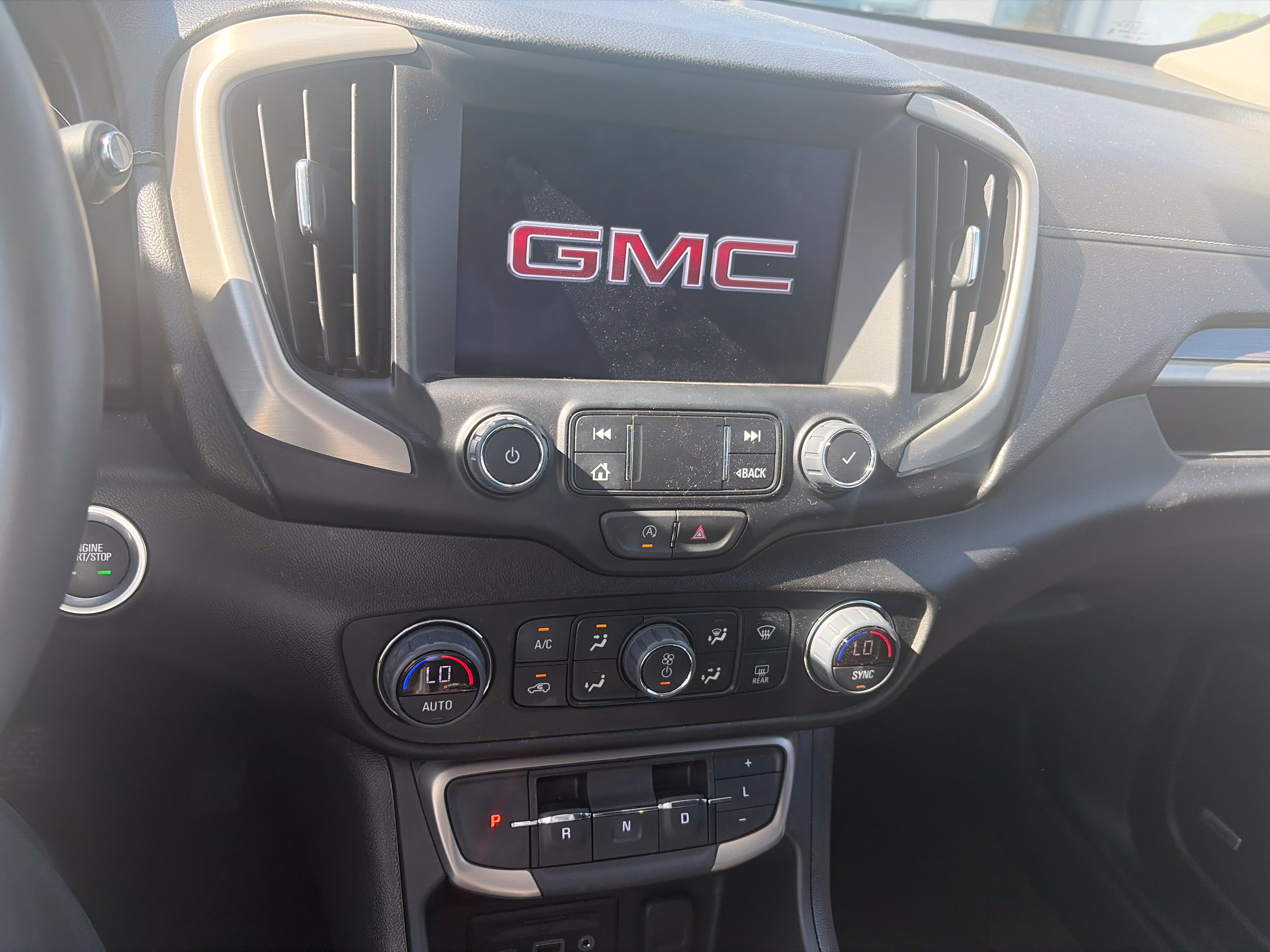 Used 2024 GMC Terrain Denali w/ Denali Premium Package AWD/4WD image 19