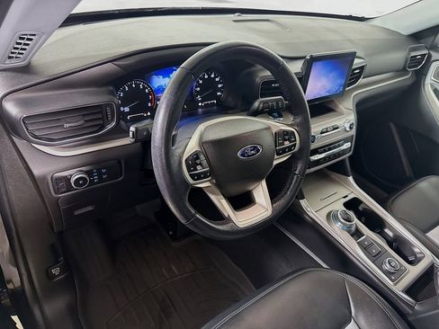 Used 2023 Ford Explorer XLT w/ Equipment Group 202A AWD/4WD image 9