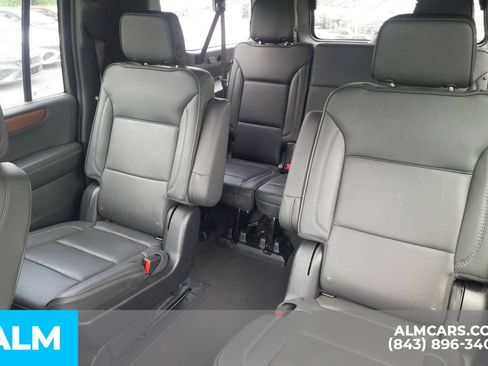 Used 2025 GMC Yukon XL Denali RWD image 17