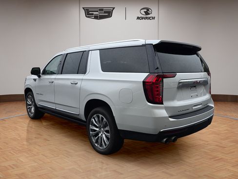 Used 2022 GMC Yukon XL Denali AWD/4WD image 3