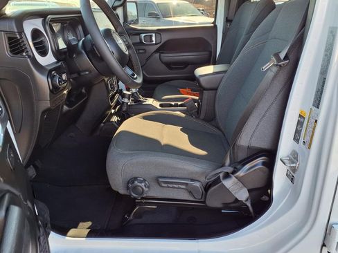 Used 2025 Jeep Gladiator Sport image 22