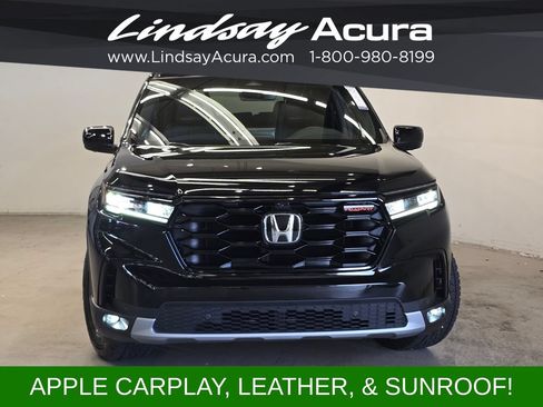 Used 2025 Honda Pilot TrailSport image 2
