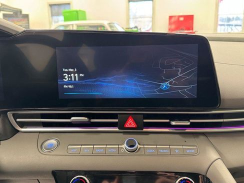 Used 2025 Hyundai Elantra SEL image 7