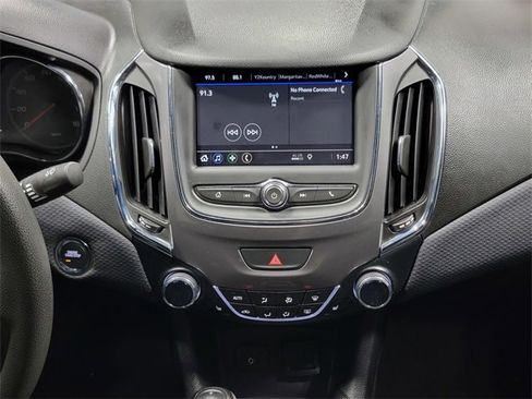 Used 2019 Chevrolet Cruze LT w/ Convenience Package image 18