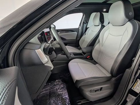 New 2026 Volkswagen Tiguan SE R-Line FWD image 5