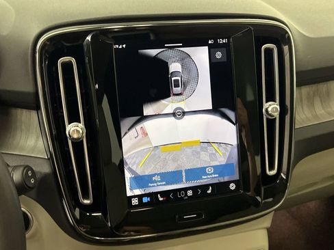 Certified 2024 Volvo XC40 B5 Plus image 23