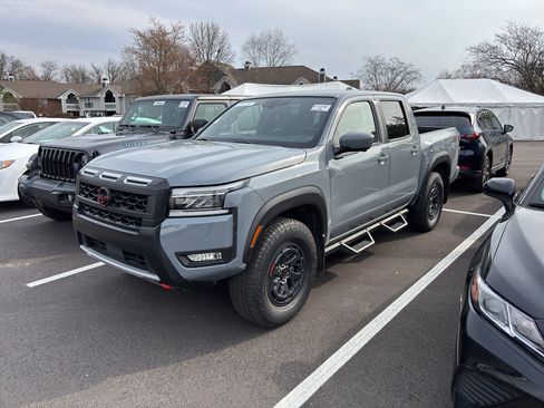 Used 2025 Nissan Frontier PRO-4X w/ Pro Convenience Package image 2