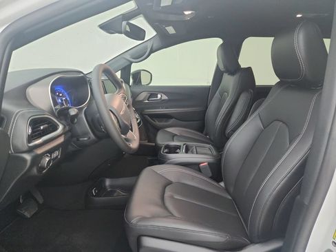 New 2027 Chrysler Pacifica Select AWD/4WD image 18