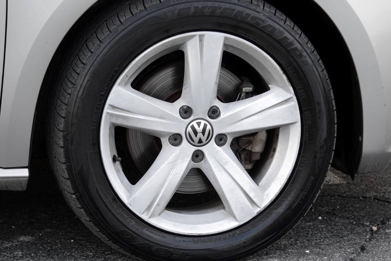 Used 2012 Volkswagen Passat TDI SE FWD image 43