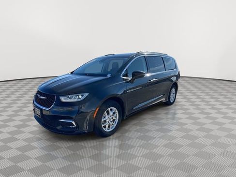 Used 2022 Chrysler Pacifica Touring-L image 4