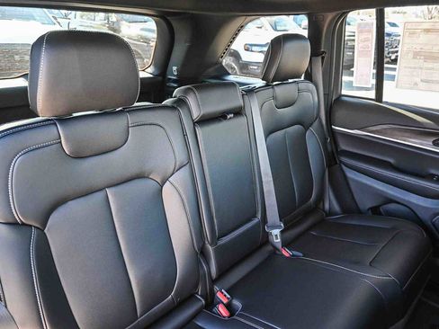 New 2025 Jeep Grand Cherokee Limited image 22