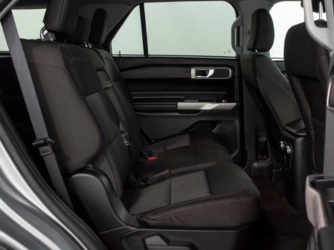 Used 2022 Ford Explorer XLT AWD/4WD image 19