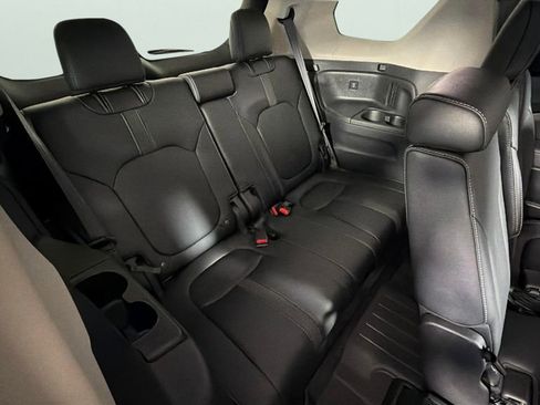 Used 2025 Honda Pilot EX-L image 28