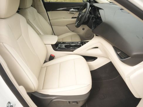 Used 2023 Buick Envision Essence image 21