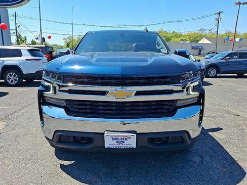 Used 2021 Chevrolet Silverado 1500 LT AWD/4WD image 3