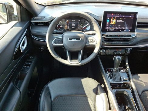 Certified 2022 Jeep Compass Altitude image 11