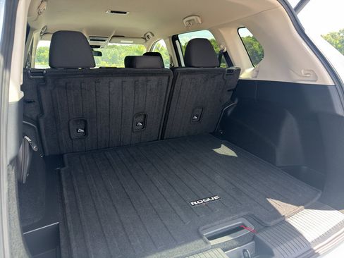 Certified 2025 Nissan Rogue SV FWD image 15