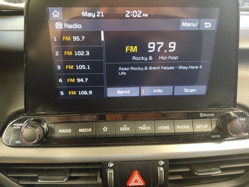 Used 2020 Kia Forte LXS FWD image 25