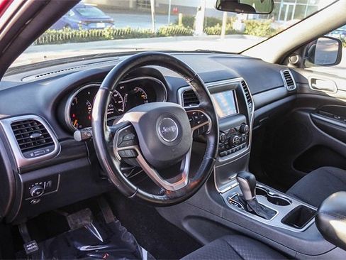 Used 2019 Jeep Grand Cherokee Laredo image 23