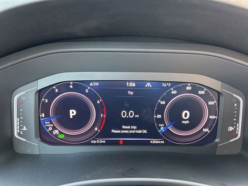 Used 2022 Volkswagen Atlas Cross Sport SE image 25