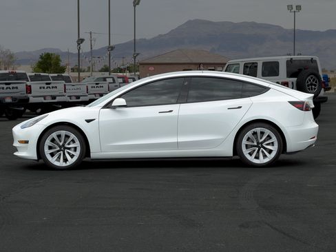 Used 2021 Tesla Model 3 Standard Range Plus RWD image 2