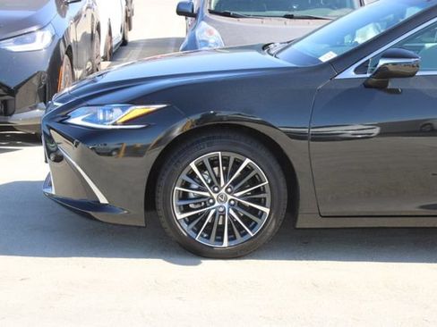 Used 2023 Lexus ES 300h w/ Premium Package FWD image 4