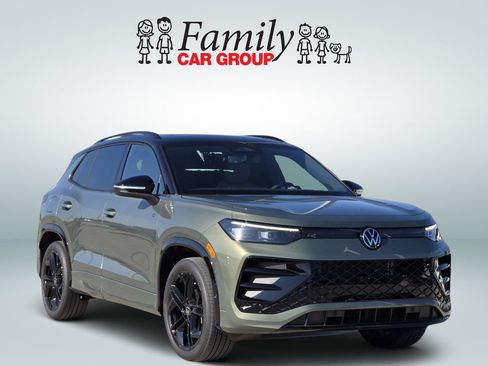 New 2026 Volkswagen Tiguan SE R-Line FWD image 2