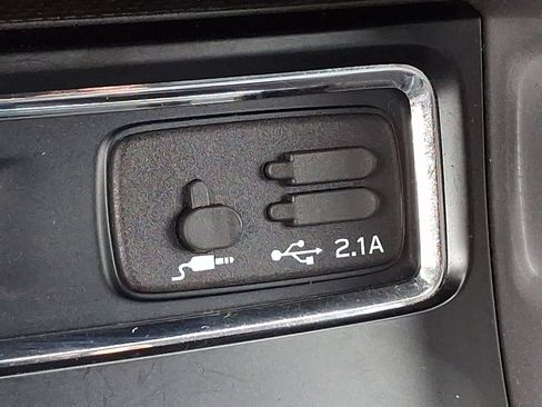 Used 2022 Subaru Ascent Limited AWD/4WD image 25