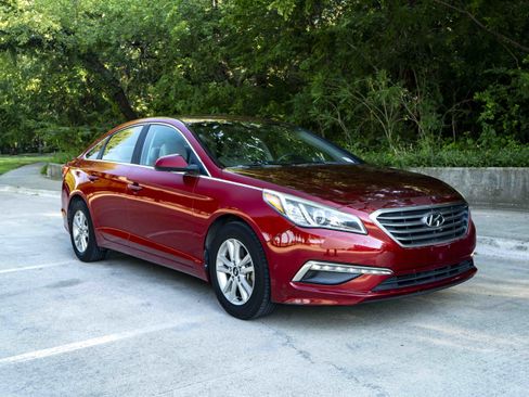 Used 2015 Hyundai Sonata SE FWD image 2