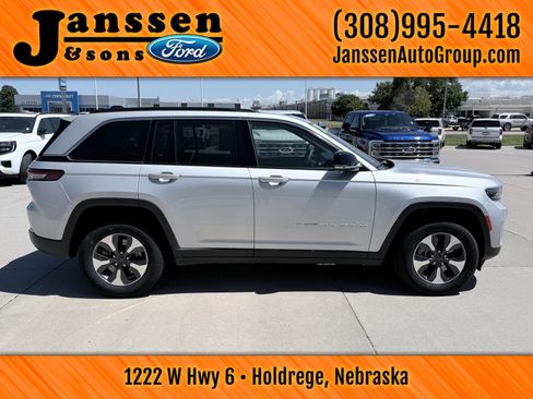 Used 2024 Jeep Grand Cherokee Limited 4xe AWD/4WD image 5
